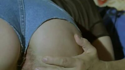 Namų sekso vaizdo įrašas, kuriame brunetė žmona joja ant kieto vyro gaidžio